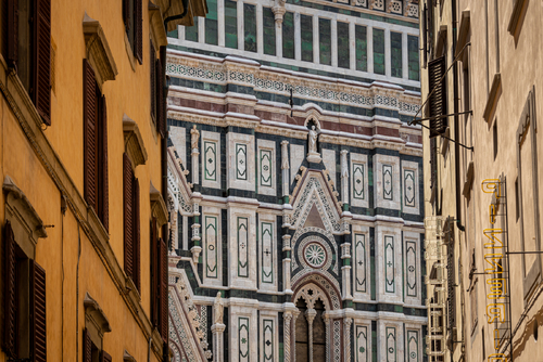 Approaching the Duomo di Firenze