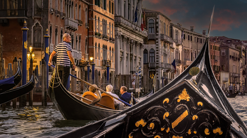 Gliding on the Grand Canal