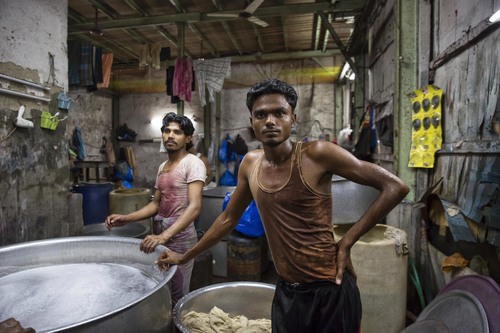 Dreaming Bollywood "slumdog not yet millionaire" Dreaming Bollywood "slumdog not yet millionaire"