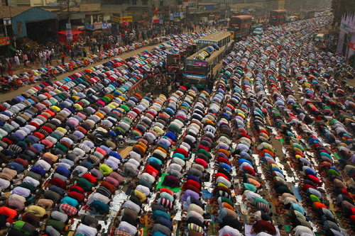 Bangladeshi Muslims Offer Friday Prayers by Anik Rahman(NurPhoto) Bangladeshi Muslims Offer Friday Prayers by Anik Rahman(NurPhoto)